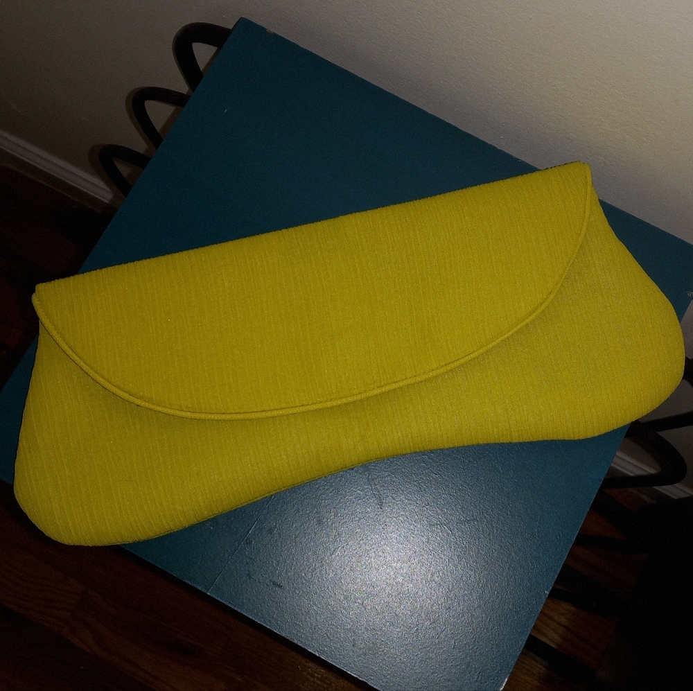 Clutch purse with snap closure